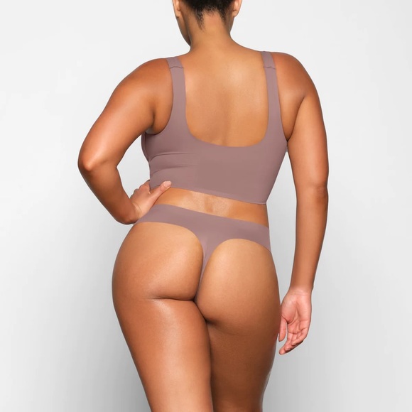 SKIMS Naked Scoop Longline Bra in Umber - Picture 3 of 10